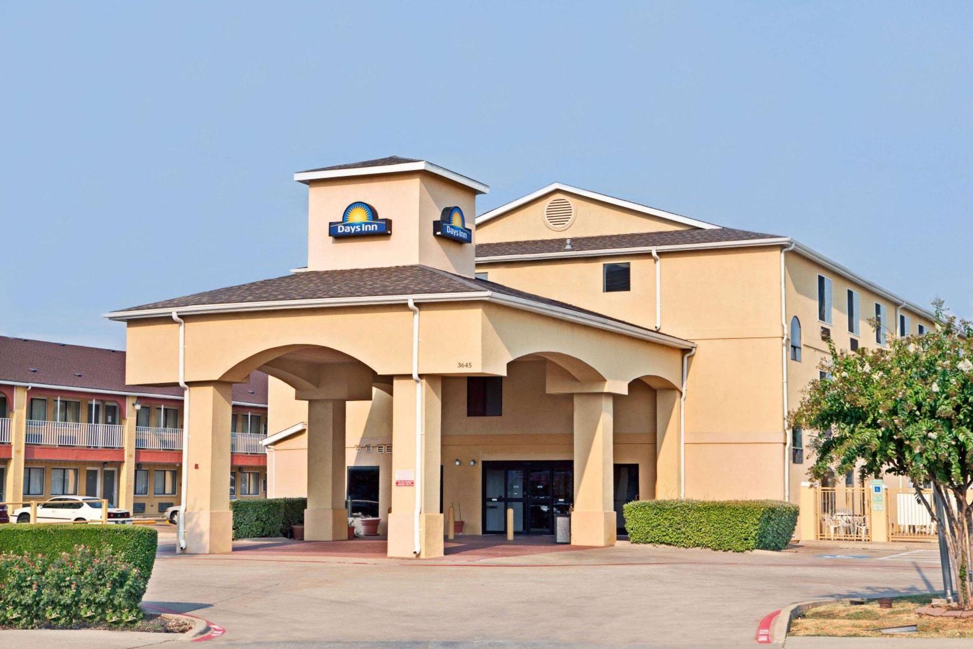 Days Inn By Wyndham Dallas Garland West Exterior photo